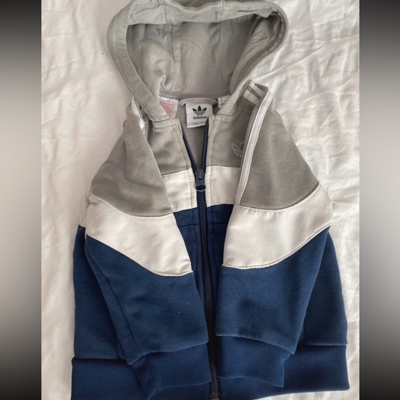 Adidas tracksuit 12-18m - Picture 8 of 10